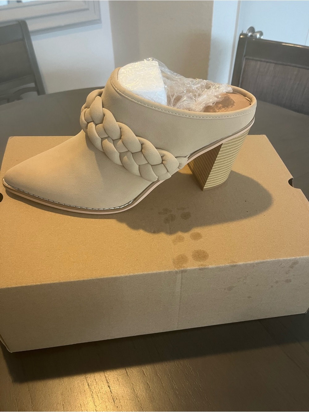 Women’s braided heel shoes